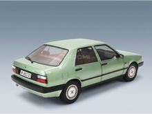 Groene Lancia Croma Turbo IE-schaalmodelauto van Vroomi, gedetailleerde replica van gegoten metaal met witte wielen en zwarte sierlijsten
