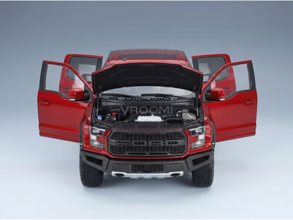 Maqueta a escala del Ford Raptor rojo con las puertas y el capó abiertos, presentada por Vroomi
