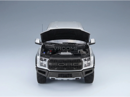 Maquette de voiture Ford Raptor argentée avec capot ouvert et moteur détaillé, présentée par Vroomi