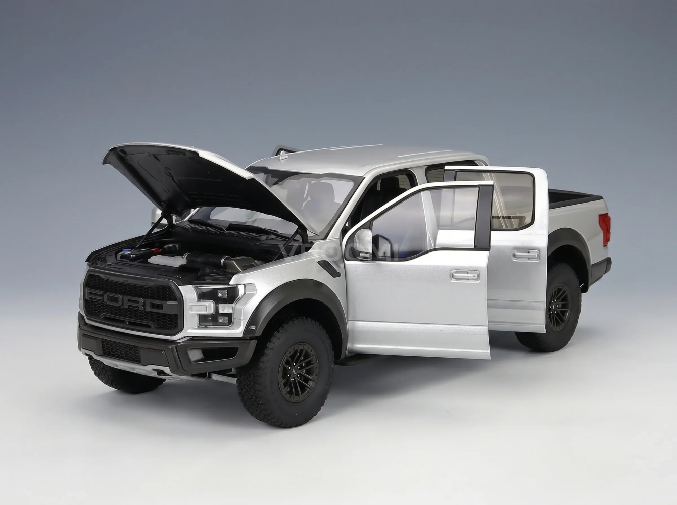 FORD EUA - F-150 RAPTOR PICK-UP CABINA DUPLA 2019 - PRATEADO Modelo em escala no Vroomi