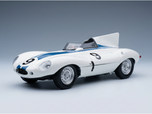 Wit-blauw race-schaalmodel met nummer 9, gepresenteerd door Vroomi voor verzamelaars