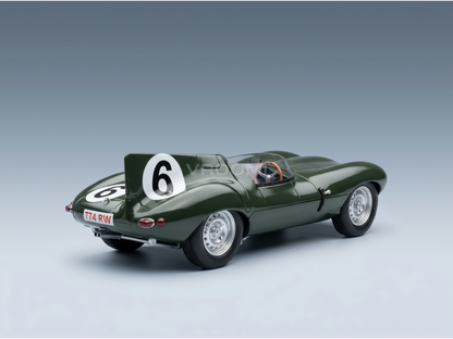 Groene schaalmodelauto met nummer 6, gepresenteerd door Vroomi voor verzamelaars en motorsportliefhebbers.