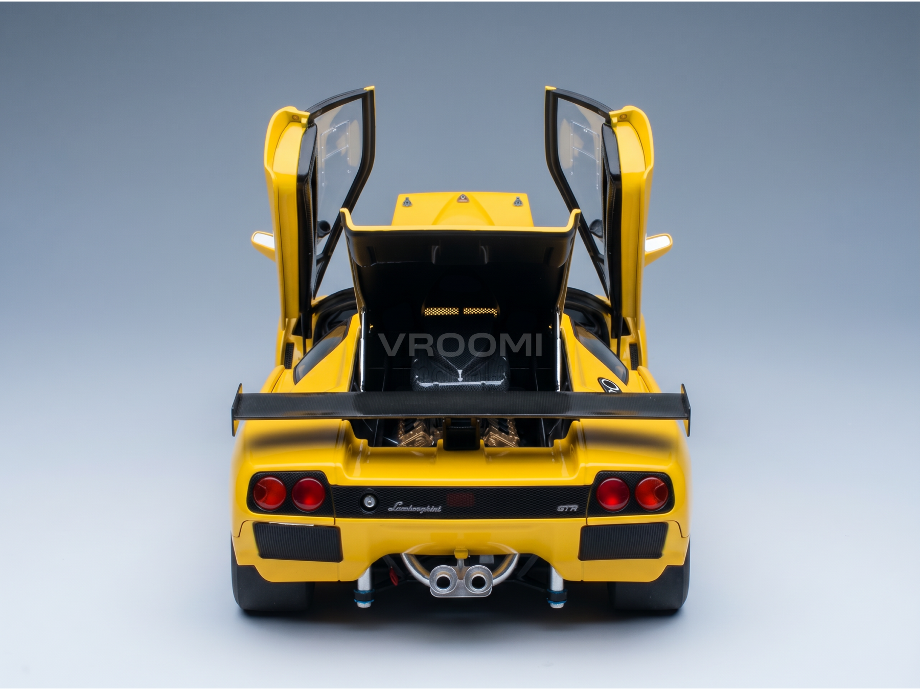 Geel Lamborghini GTR-schaalmodel met open deuren en een achterin geplaatste motorruimte, Vroomi