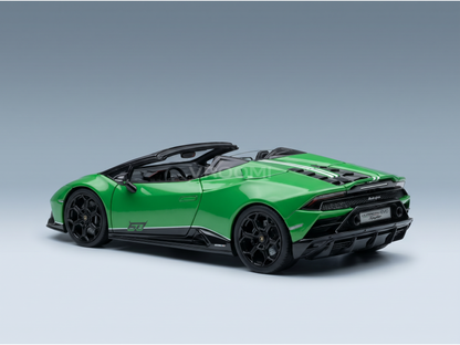Maqueta a escala del Lamborghini Huracán EVO Spyder verde de Vroomi, con llantas negras y un diseño elegante