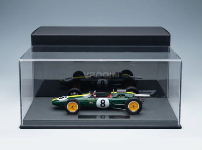 LOTUS - F1 CLIMAX 25 N 8 CHAMPION DU MONDE DU GRAND PRIX D'ITALIE 1963 JIM CLARK - AVEC VITRINE - VROOMI - VERT ET JAUNE - Boutique de modèles réduits de voitures