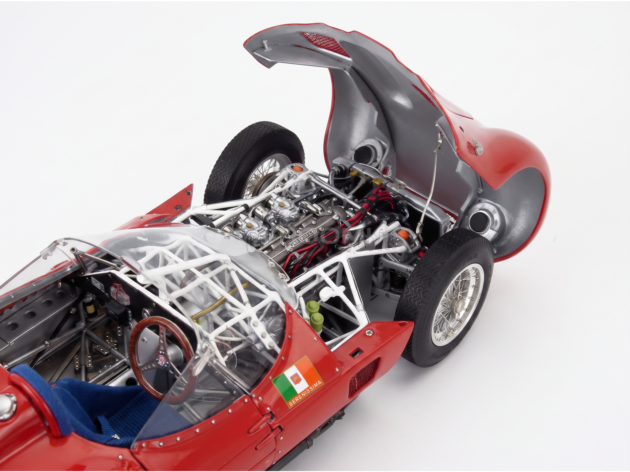Maserati Tipo 61 2.9L S4 Spider Birdcage Goodwood Revival 2008 Red CMC 1:18 scale model - image 3