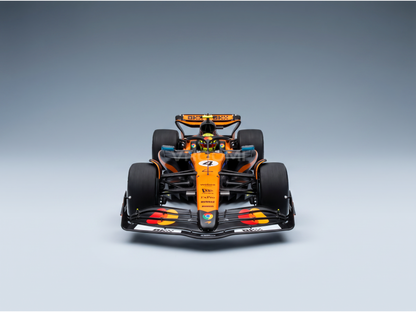 Miniature de la McLaren F1 MCL39 orange et noire avec décalcomanies sponsors, Champion du Monde et vainqueur du GP de Monaco 2025 Lando Norris