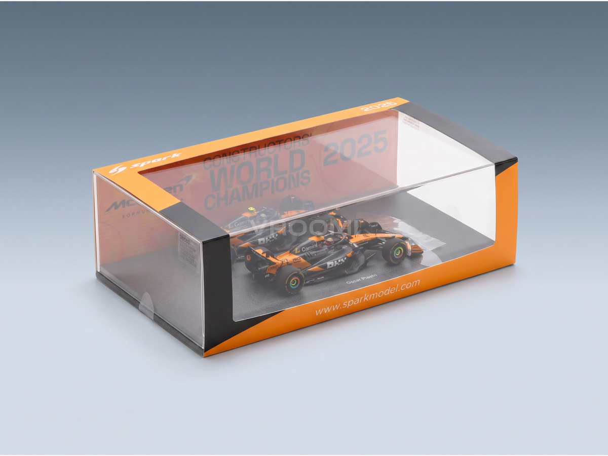 Voiture miniature McLaren Formule 1 orange et noire en vitrine transparente, coffret Champion Board 2025