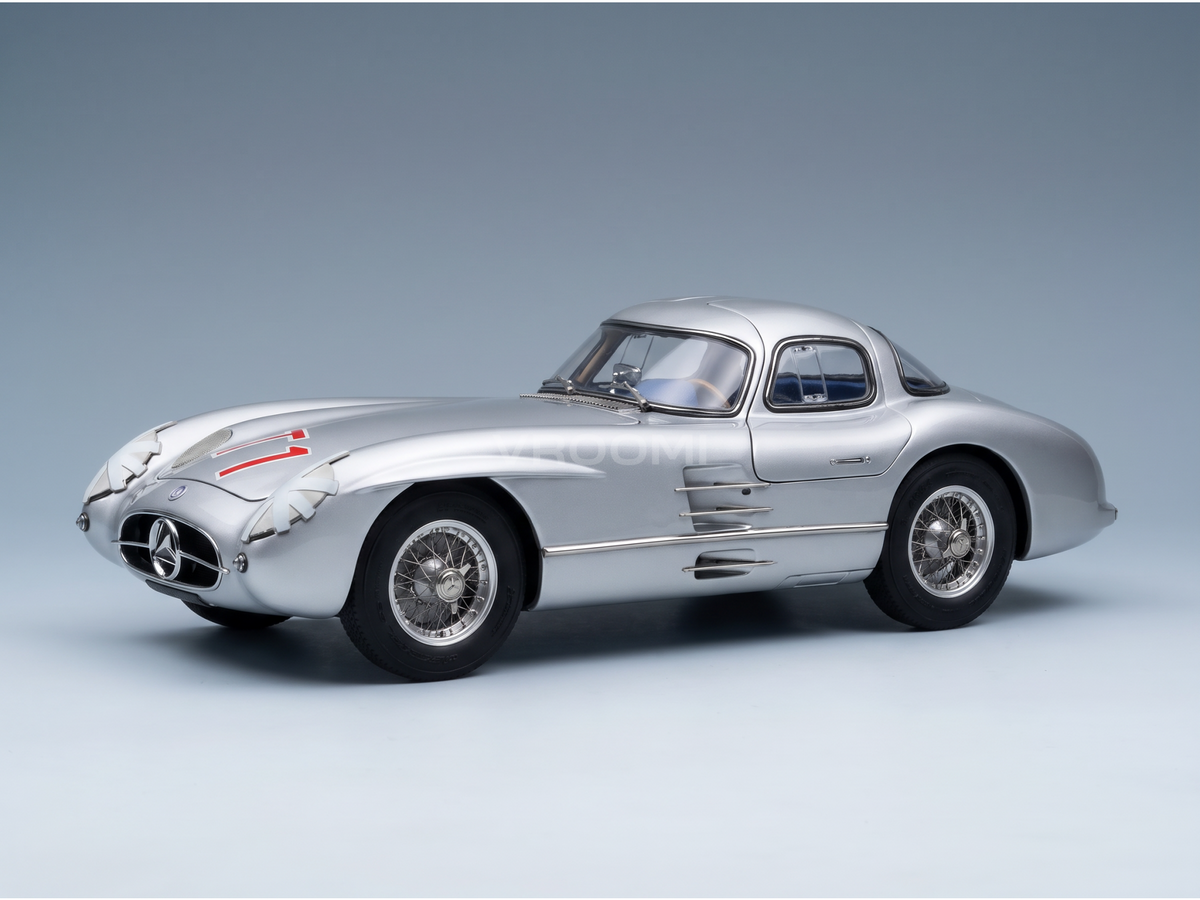 Mercedes-Benz 300 SLR Coupé RAC Tourist Trophy 1955 CMC 1:18 scale model