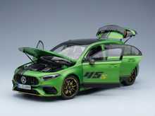 MERCEDES BENZ - CLASSE A A45S 4MATIC AMG 2023 - VERDE METALLIZZATO E NERO - modellino in scala modellino Vroomi