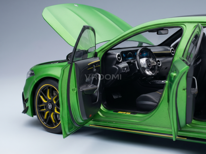 MERCEDES-BENZ – A-KLASSE A45S 4MATIC AMG 2023 – GRÜN MET SCHWARZ – Modellauto bei Vroomi
