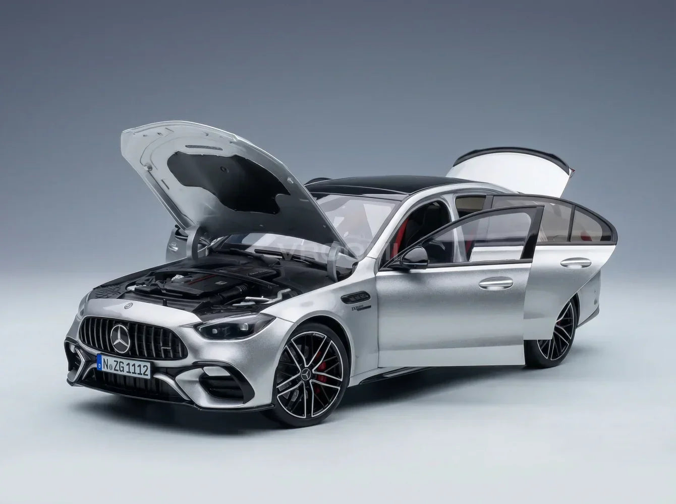 MERCEDES-BENZ - CLASSE C C63 S E-PERFORMANCE 2024 - HIGHTECH SILVER Boutique de modèles réduits Vroomi