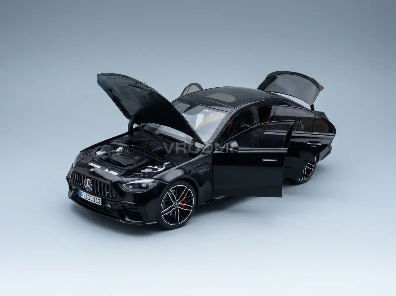 MERCEDES BENZ - C-KLASSE C63 S E-PERFORMANCE 2024 - OBSIDIAN BLACK Vroomi Schaalmodellenwinkel