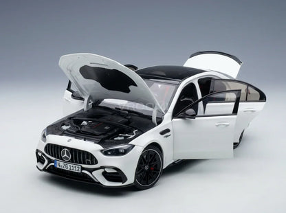 MERCEDES BENZ - C-KLASSE C63 S E-PERFORMANCE 2024 - OPALITH WIT Vroomi Schaalmodellen Shop