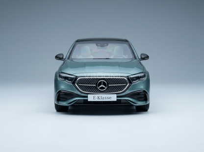 MERCEDES BENZ - CLASE E (W214) AMG LINE 2024 - VERDE MUY CLARO METALIZADO