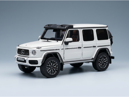 modellino in scala della Mercedes-Benz G-Wagon bianca modellino Vroomi, replica dettagliata in die-cast con dettagli neri