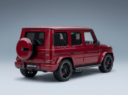 MERCEDES BENZ - CLASSE G G63 AMG 2019 - VERMELHO CARDINAL MET Modelo de carro em escala na Vroomi