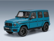 Maqueta a escala de un Mercedes-AMG Clase G azul de Vroomi, con un diseño detallado y llantas negras.
