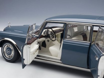 MERCEDES BENZ - CLASSE S 600 LWB PULLMAN (W100) 1963-1981 - AZUL CLARO