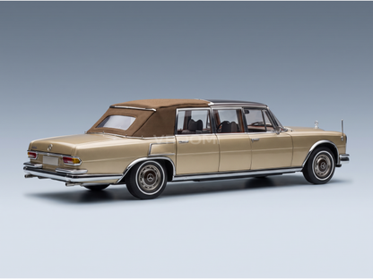 MERCEDES-BENZ - CLASSE S 600 PULLMAN (W100) LANDAULET À TOIT SOUPLE, SEMI-DÉCAPOTABLE, 1972 - OR MÉTALLISÉ - VOITURES DE ROUTE