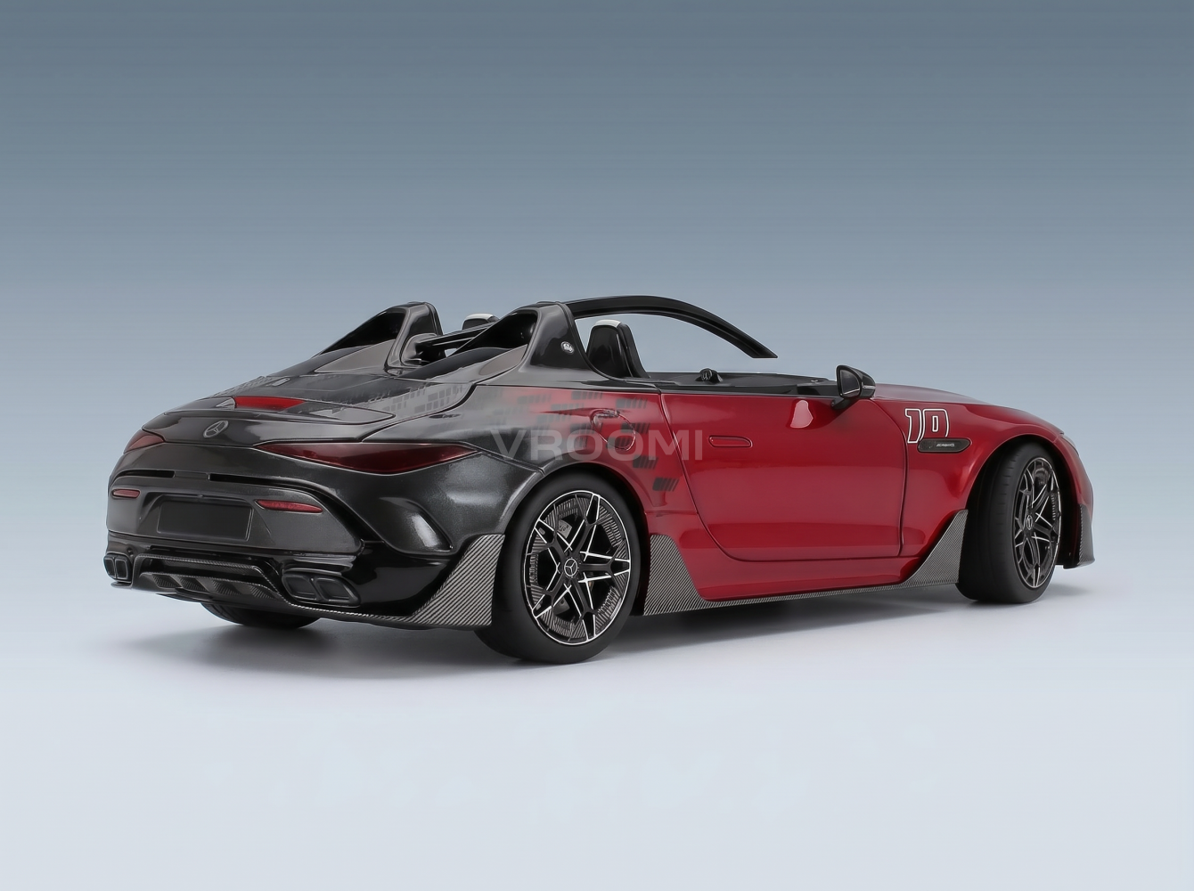 MERCEDES BENZ - CLASSE SL AMG 4.0L V8 BITURBO 585 cv PureSpeed n 10 SPIDER DESCAPOTÁVEL 2025 - VERMELHO E PRETO - Modelo de carro em escala no Vroomi