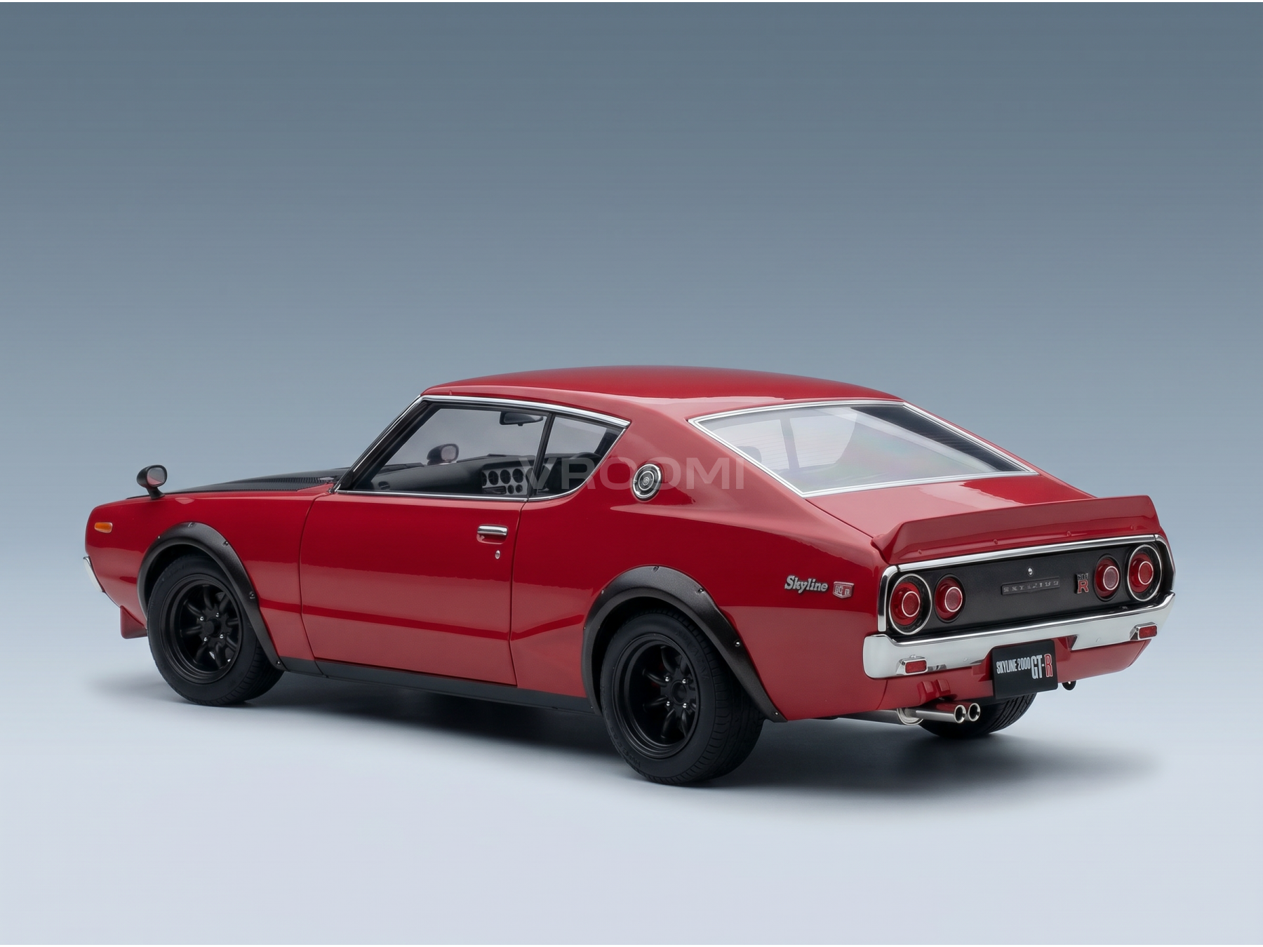 Rood Nissan Skyline GT-R-schaalmodel van Vroomi, met een klassiek ontwerp en gedetailleerde afwerking.