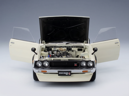 NISSAN - SKYLINE 2000 GT-R (KPGC110) VERSIÓN TUNING COUPÉ 1973 - BLANCO Y NEGRO