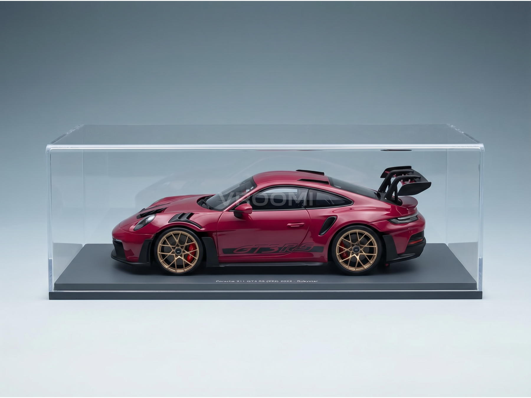 Voiture miniature Porsche 911 GT3 RS 2022 rouge en vitrine, édition collector Vroomi avec jantes dorées