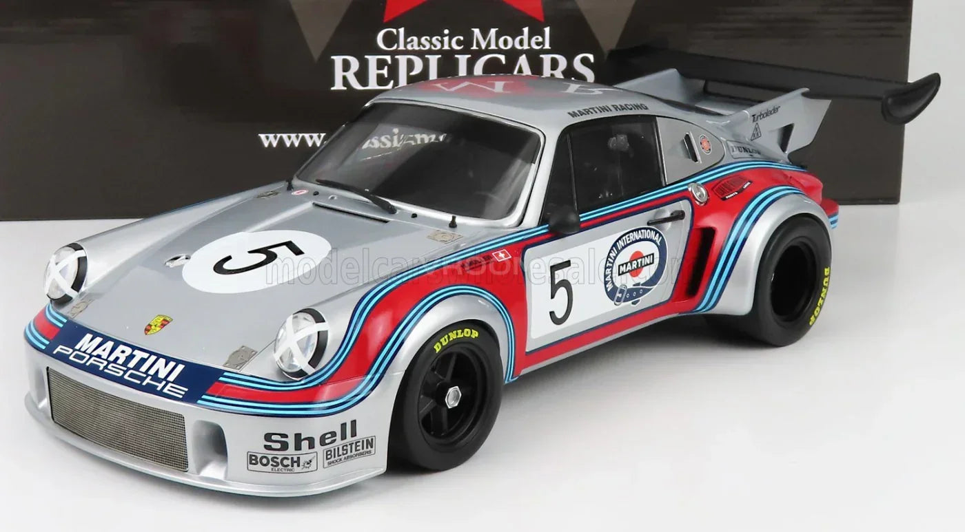 PORSCHE - 911 930 CARRERA RSR TURBO 2,1 L TEAM MARTINI RACING N° 5 BRANDS HATCH 1974 H. MULLER - G. VAN LENNEP - ARGENT, ROUGE, BLEU Boutique de modèles réduits Vroomi