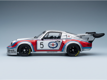 PORSCHE - 911 930 CARRERA RSR TURBO 2,1 L TEAM MARTINI RACING N.º 5 BRANDS HATCH 1974 H. MULLER - G. VAN LENNEP - ROJO PLATEADO