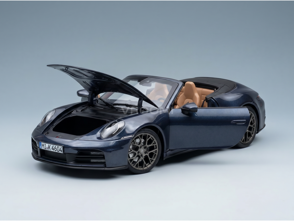 Blaues Porsche-Modellauto mit geöffneter Motorhaube und Türen, präsentiert von Vroomi für Sammler.