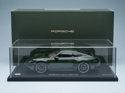 PORSCHE - 911 992-2 CARRERA GTS COUPÉ ÉDITION CUARENTA 2024 - AVEC VITRINE - WITH SHOWCASE - VROOMI - Maquettes de voitures à l'échelle