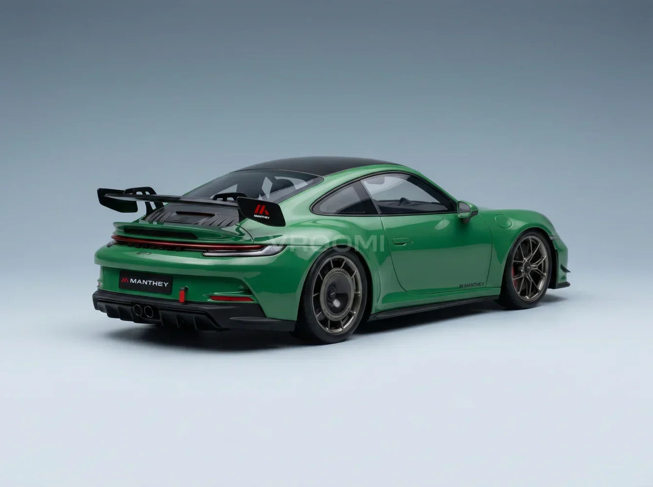 PORSCHE - 911 992-2 GT3 COUPÉ KIT MANTHEY 2024 - CON VITRINA - AURATIUM GREEN Vroomi Tienda de maquetas de coches a escala