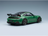 Voiture miniature Porsche 911 GT3 Manthey verte par Vroomi, avec aileron arrière et jantes détaillées.
