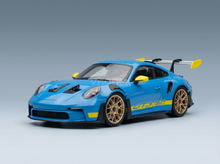 PORSCHE - 911 992 GT3 RS COUPÉ 2023 - BLEU CLAIR ET JAUNE Maquette de voiture sur Vroomi