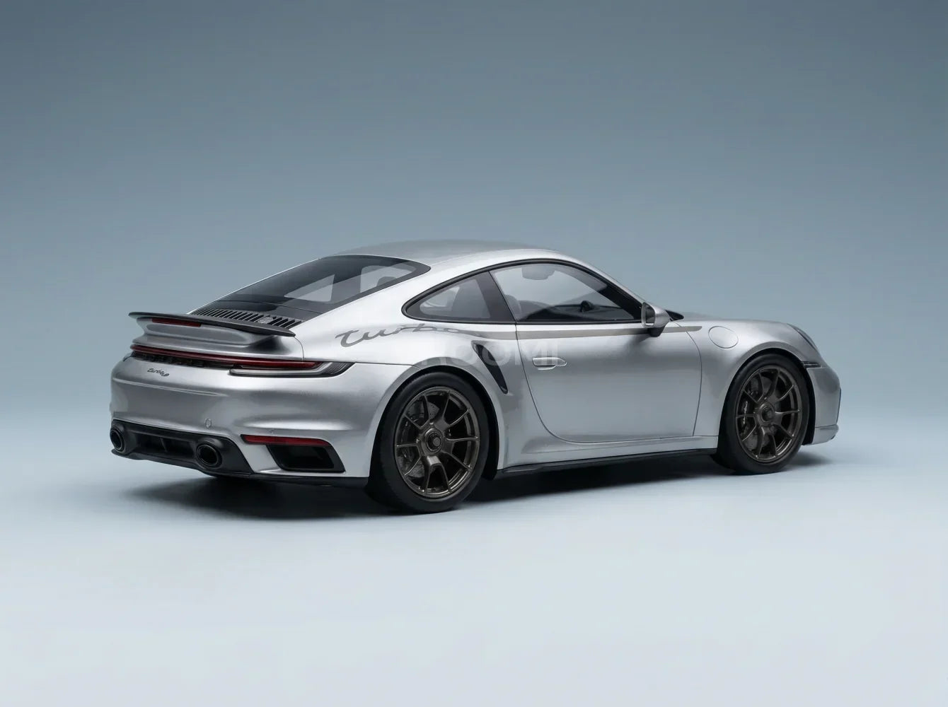 PORSCHE - 911 992 TURBO COUPÉ 2024 - 50e ANNIVERSAIRE DE LA 911 TURBO - AVEC VITRINE - Vroomi - Modèles réduits de voitures - Boutique