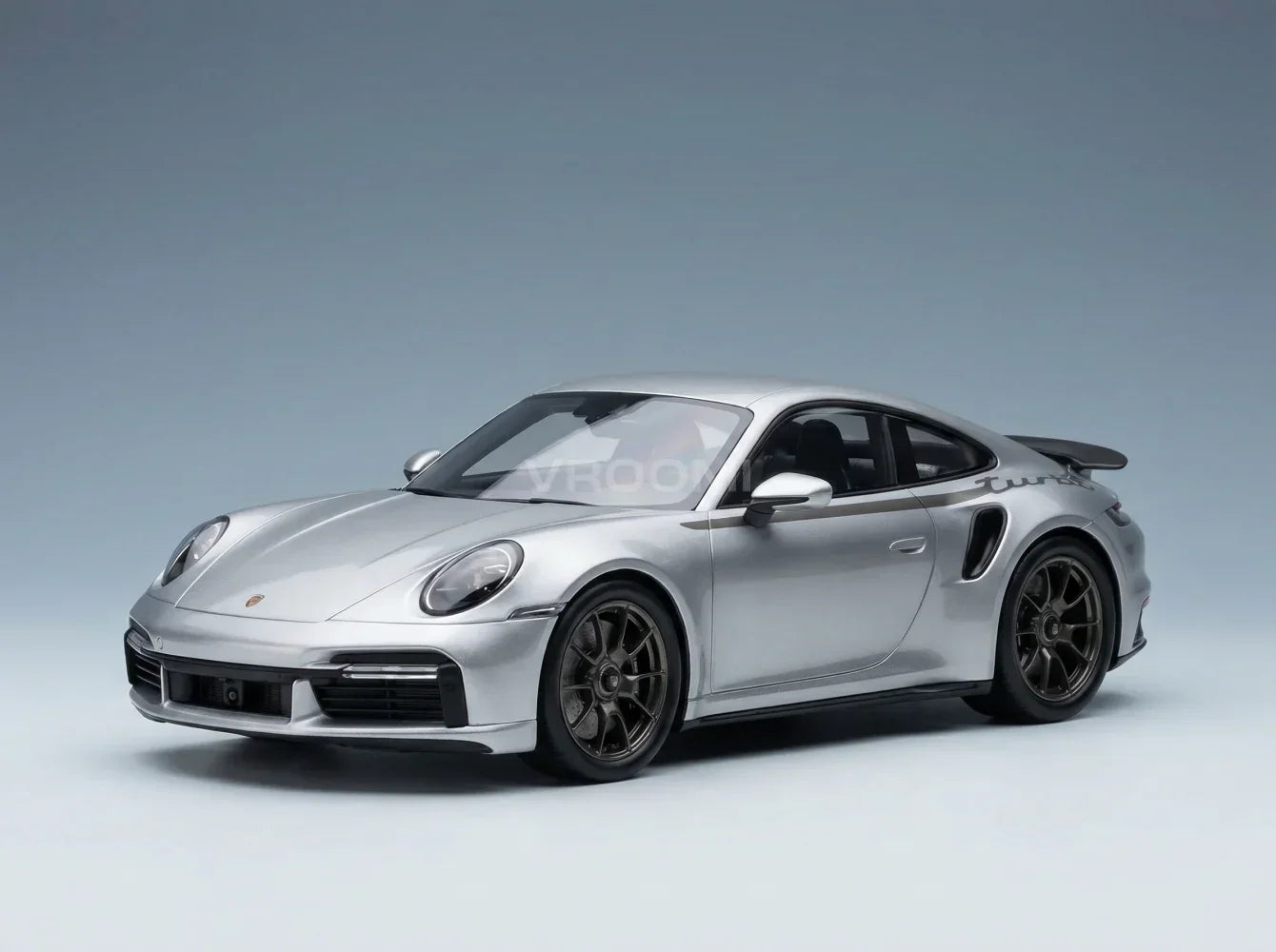 PORSCHE - 911 992 TURBO COUPÉ 2024 - 50e ANNIVERSAIRE DE LA 911 TURBO - AVEC VITRINE - Vroomi - Modèles réduits de voitures - Boutique