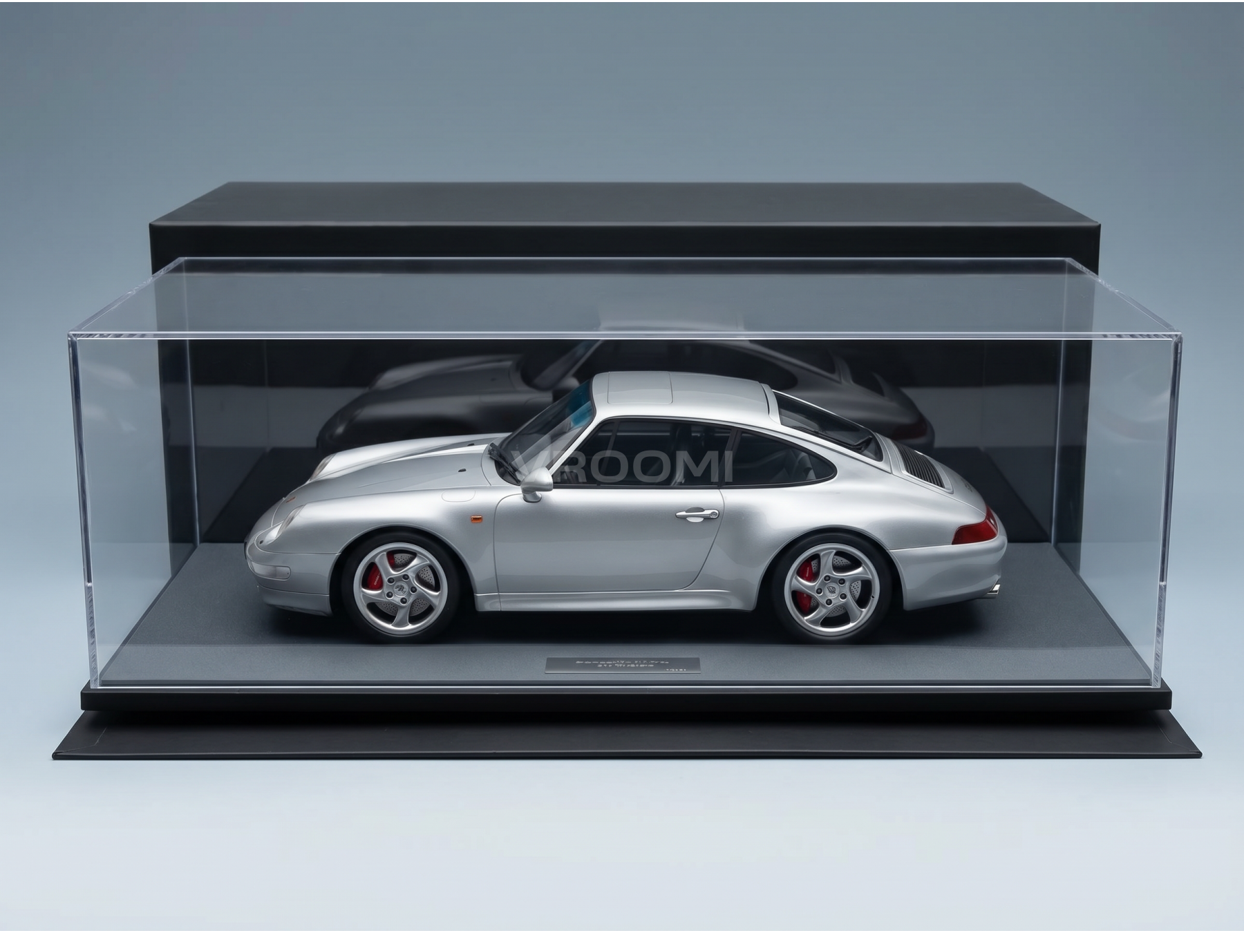porsche-911-993-carrera-4s-coupe-1995-con-vetrina-with-showcase-silver-road-cars-142 - Vroomi