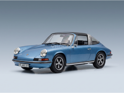 Blauw schaalmodel van een Porsche 911 Targa van Vroomi, met een klassiek ontwerp en een gedetailleerde afwerking.
