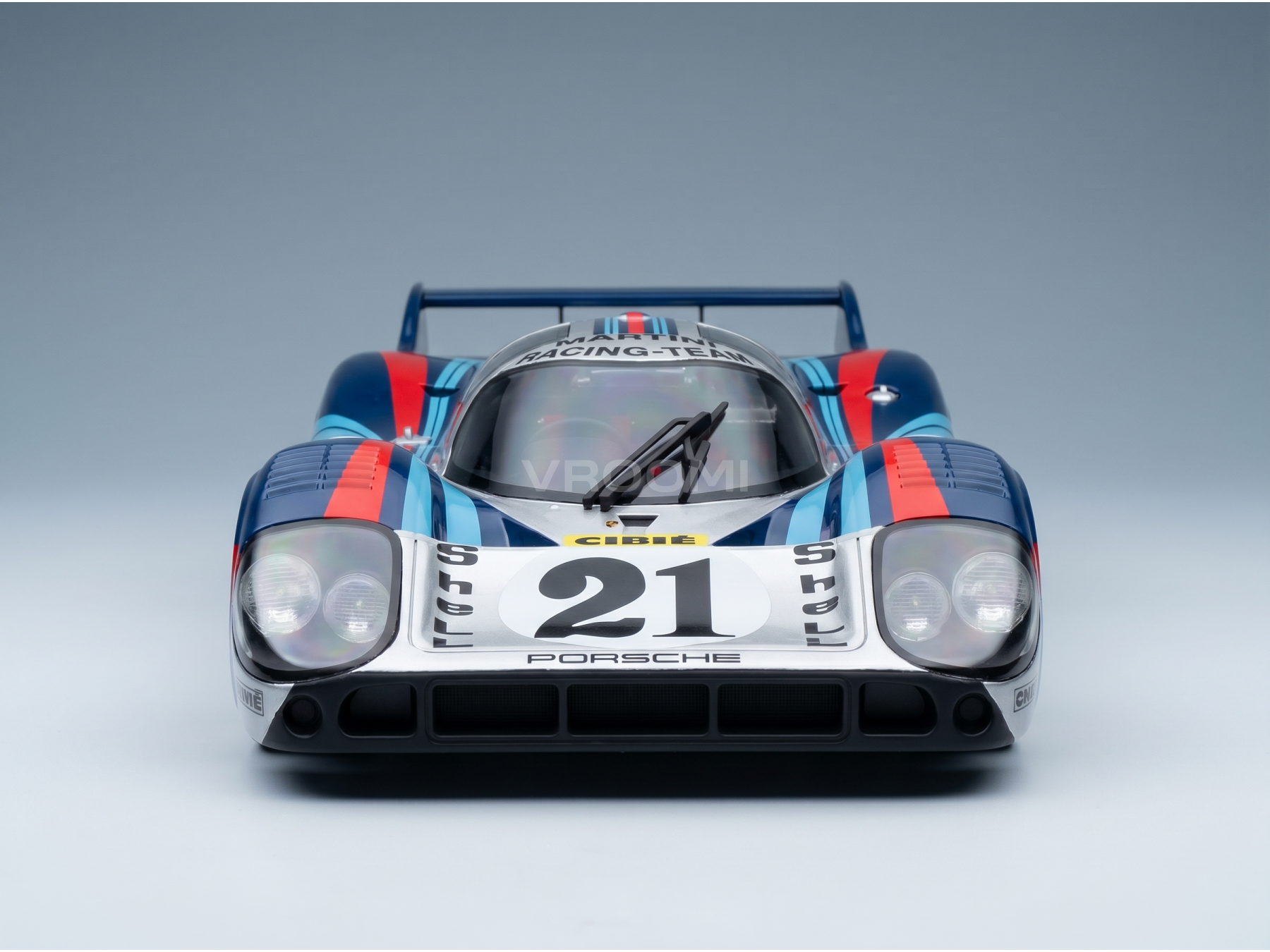 Maquette de la Porsche 956 aux couleurs de Martini Racing, proposée par Vroomi pour les collectionneurs