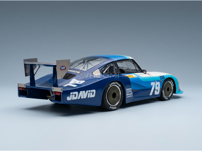 Maqueta de coche Porsche a escala 79, de color azul y blanco, con la marca JDAVID, expuesta en Vroomi