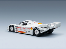 Maqueta a escala del Porsche 956 con los colores de Shell y Dunlop, disponible en Vroomi para coleccionistas