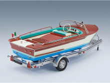 Réplica a escala de un coche-barco con bandera italiana, presentada por Vroomi para coleccionistas