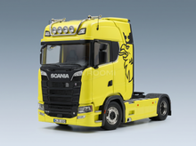 SCANIA - TRATTORE STRADALE S730 V8 A 2 ASSI CON LOGO VABIS 2017 - GIALLO - modellino in scala modellino Vroomi