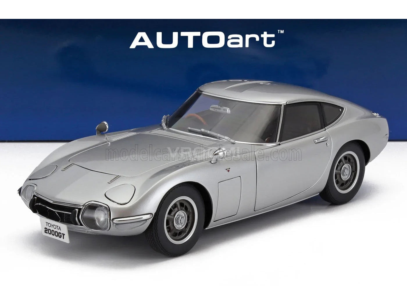 Modèle réduit de la Toyota 2000GT argentée par AUTOart, idéal pour les collectionneurs de Vroomi