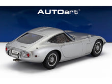 Silbernes Toyota 2000GT-Modellauto von AUTOart, ideal für Vroomi-Sammler