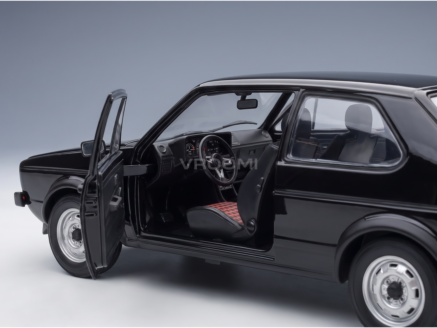 VOLKSWAGEN - GOLF GTI 1976 - ZWART - STRATAUTO'S