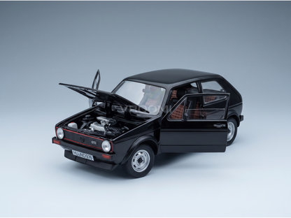 Zwart Volkswagen GTI-schaalmodel met open motorkap en deuren, gedetailleerde motor en interieur, Vroomi
