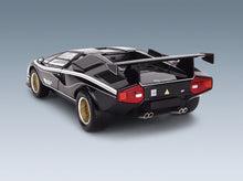 Lamborghini Countach LP500 R Quattrovalvole 1982 Black White Kyosho 1:18 scale model - rear three-quarter view