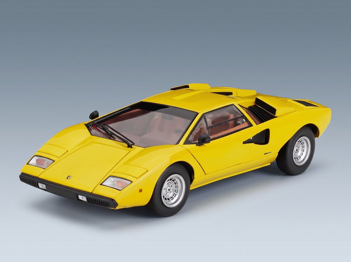 Lamborghini Countach LP400 1974 Yellow Kyosho 1:18 scale model - front three-quarter view